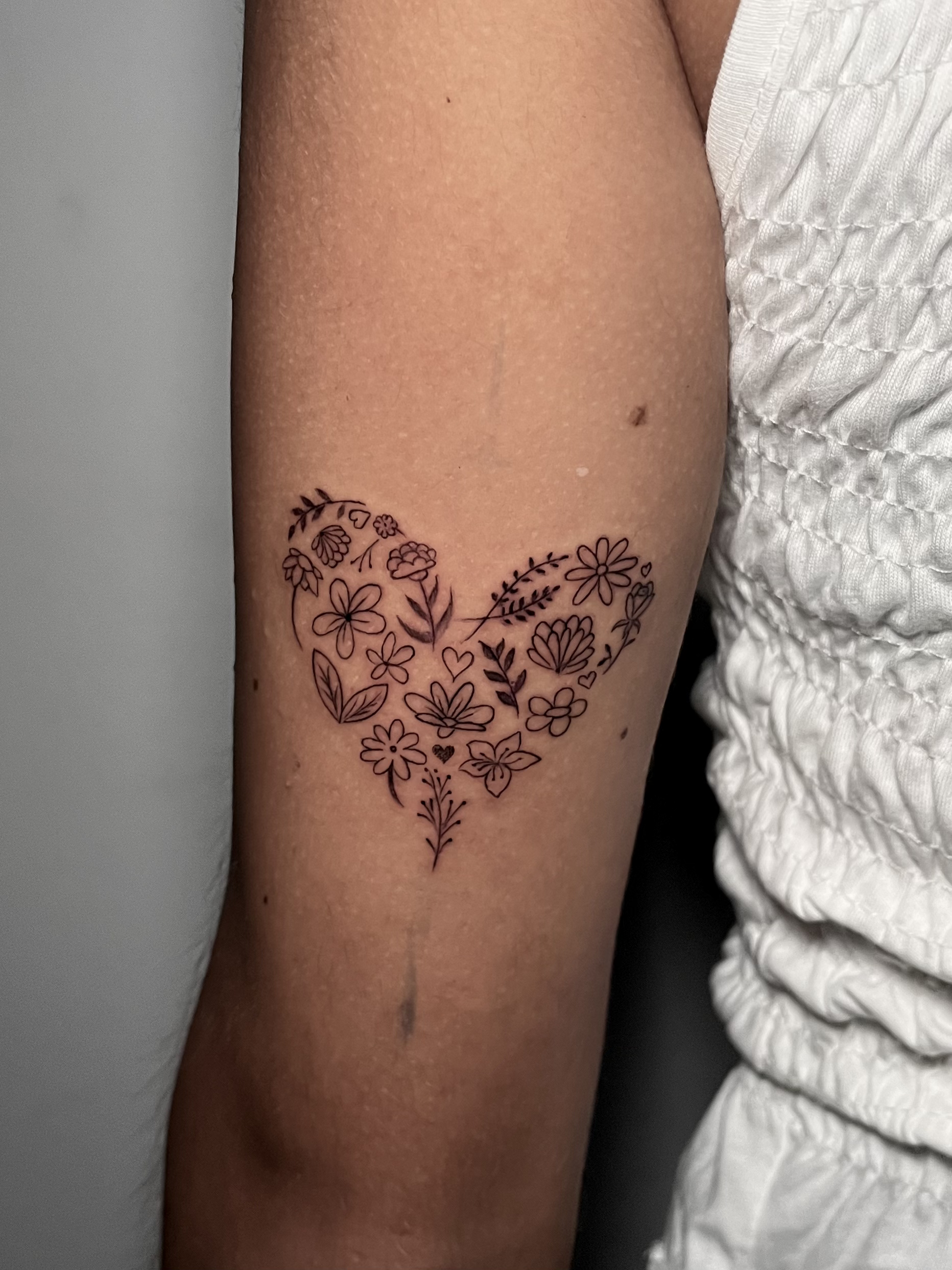 Tailor tattoo - Fine Line